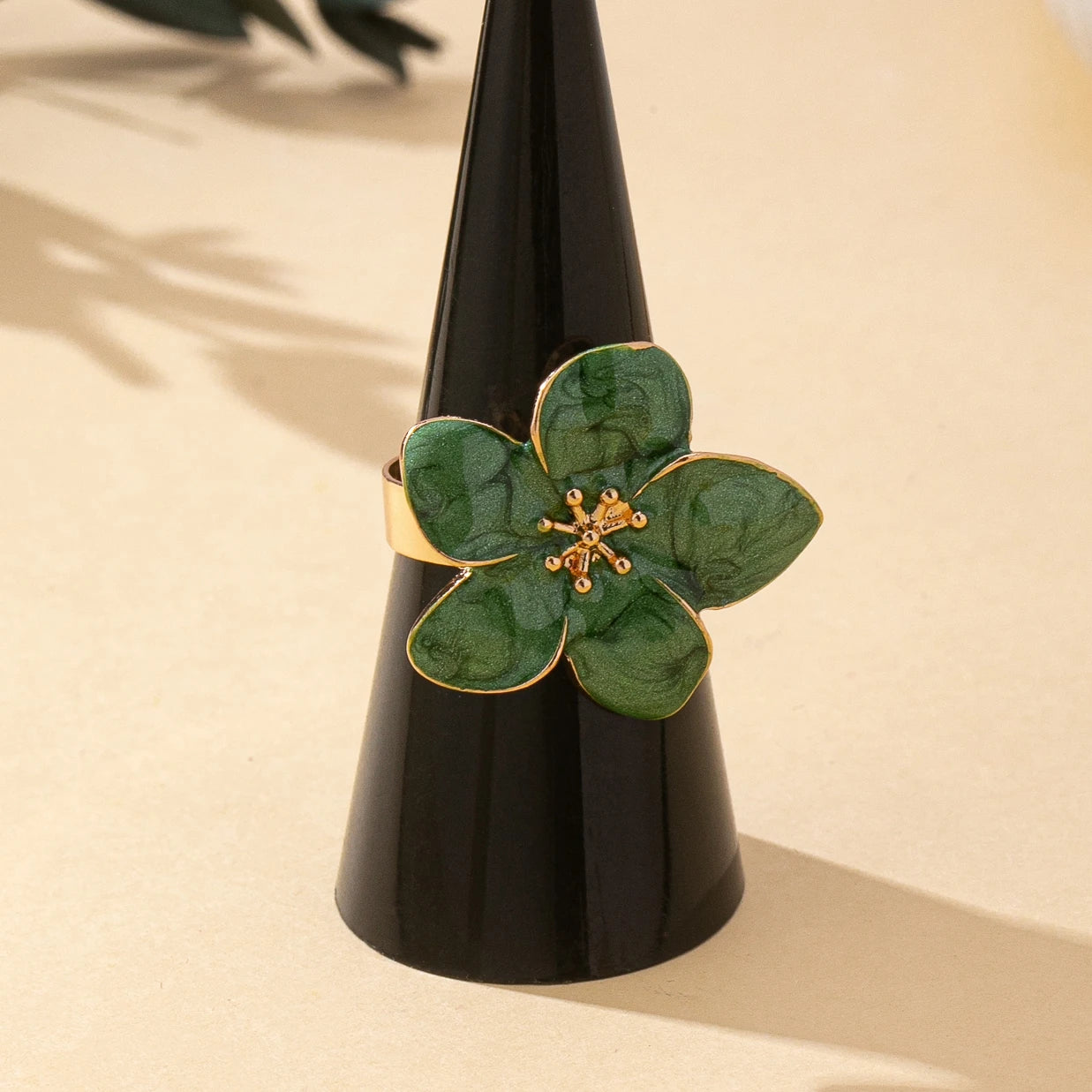 A Women's Ring in the Shape of a Flower with an Enamel Process, Colorful and Adjustable in Size, Suitable for Everyday Wear and Holidays