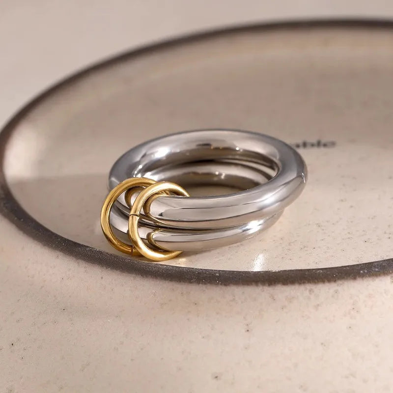Geometric ring rings fashionable