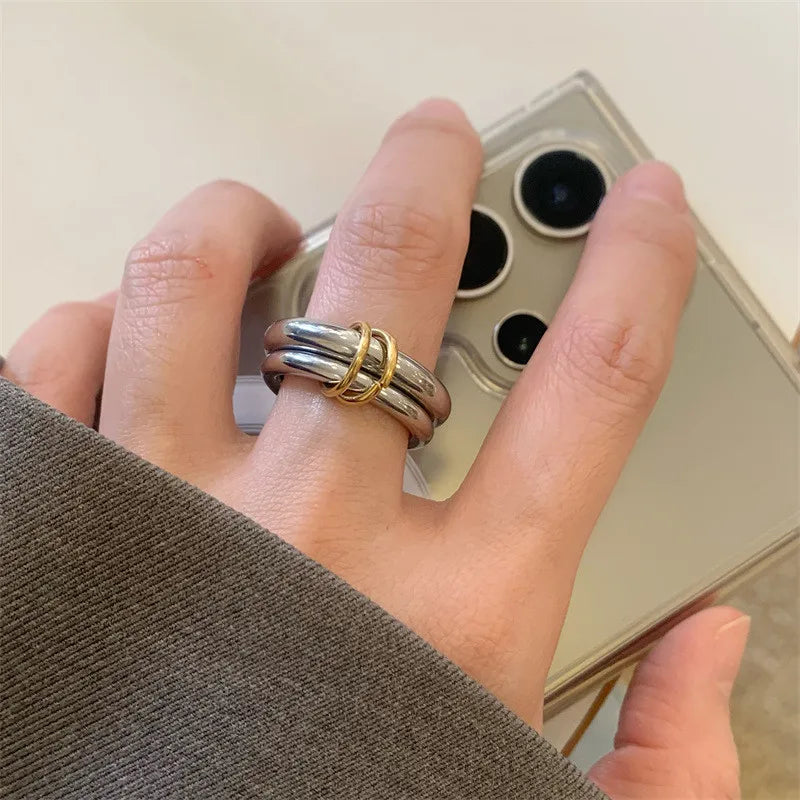 Geometric ring rings fashionable