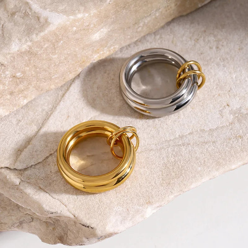 Geometric ring rings fashionable