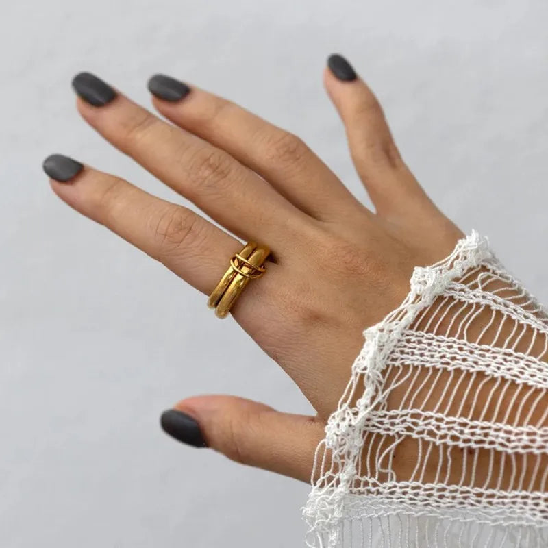 Geometric ring rings fashionable